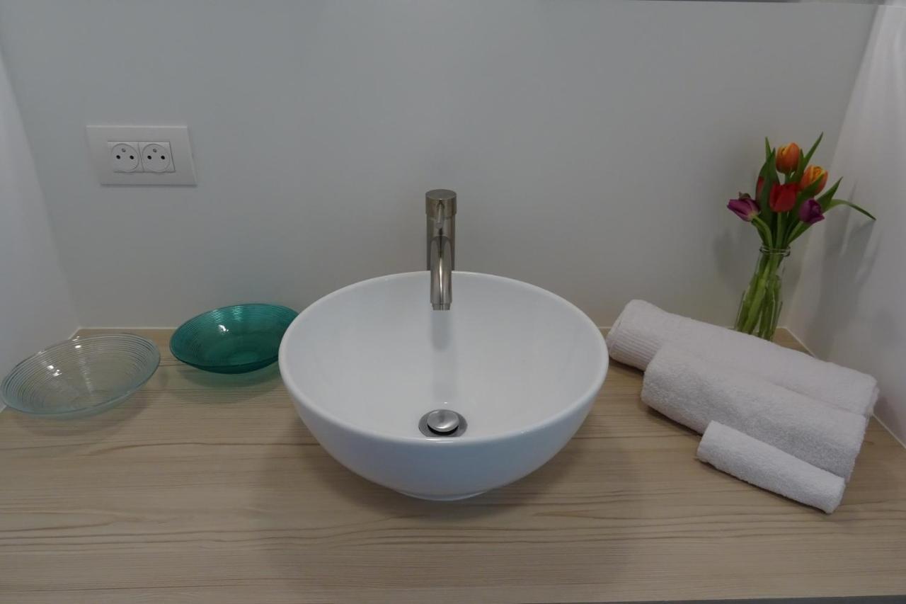Justus Apartment Ипер Екстериор снимка